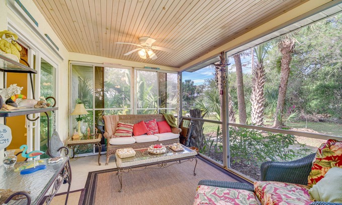 Sebastian Highlands House | Sebastian Home w/Screened Lanai: 8 Mi to Beach!