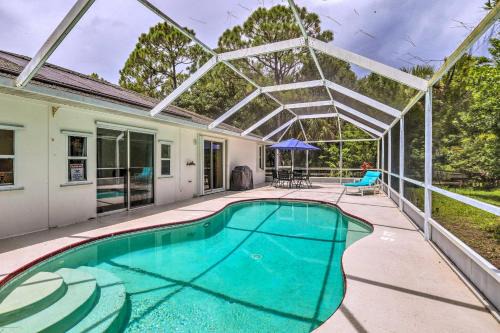 Sebastian Highlands House | Sebastian Home with Lanai and BBQ about 7 Mi to Beach