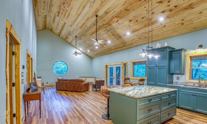 Marble Falls Cabin | Secluded Cabin Getaway in the Woods!