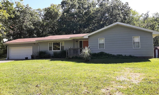 New Florence House | Secluded 2 bedroom home close to Hermann