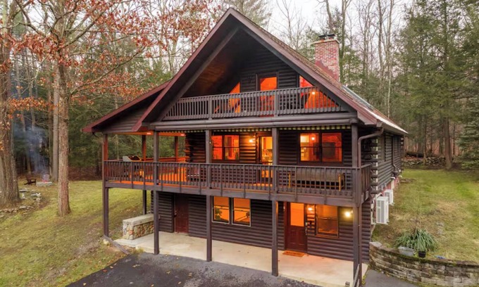 Town of New Baltimore Cabin | Secluded A-Frame Cabin: Hot tub, Views, EV charger