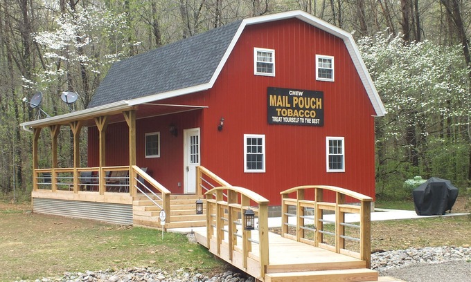 Peebles Cabin | Secluded Amish-Built Cabin-Pond & Firepit on 6 Private Acres! Best Star-Gazing!