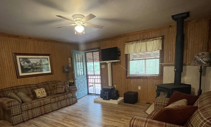 Calvin House | Secluded cabin within 30 minutes to Raystown Lake