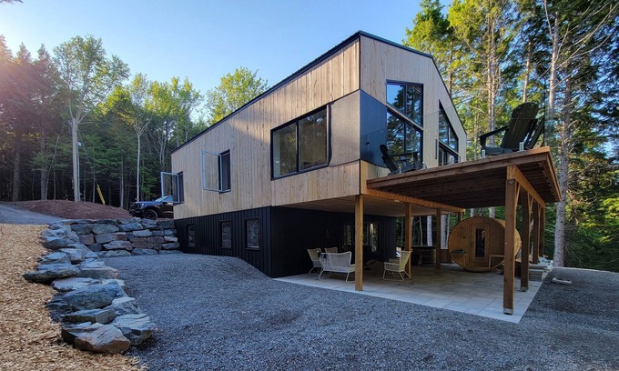 Onslow Ski Chalet | Secluded Chalet with hot tub, sauna, and cold plunge