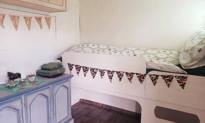 Welcombe Cabin | Secluded converted horsebox Retreat in Welcombe
