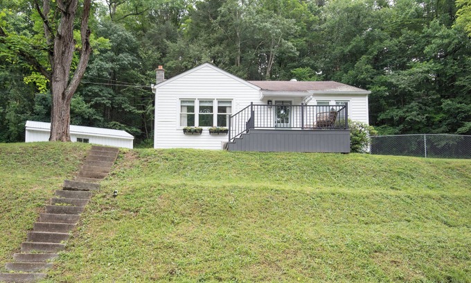 Mattawana House | Secluded cottage, sleeps 6, private and peaceful