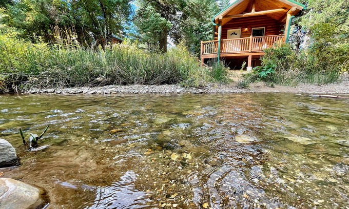 Coaldale Cabin | Secluded Creekside Cabin
