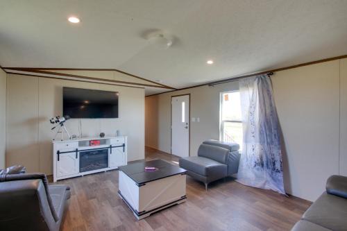 Canadian County House | Secluded El Reno Retreat with Private Fishing Lake!