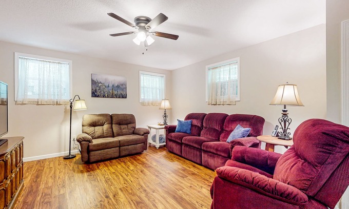 Otto House | Secluded home on 13 acres with jetted tub, screened porch & wildlife sightings