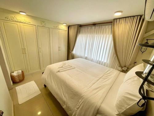 Khsach Kandal House | Secluded home on the Mekong river with Phnom Penh views