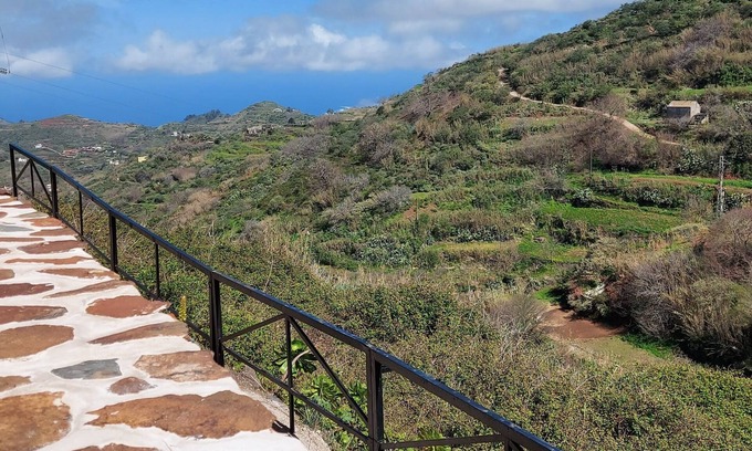 Valleseco Cottage | Secluded House on the Mountain