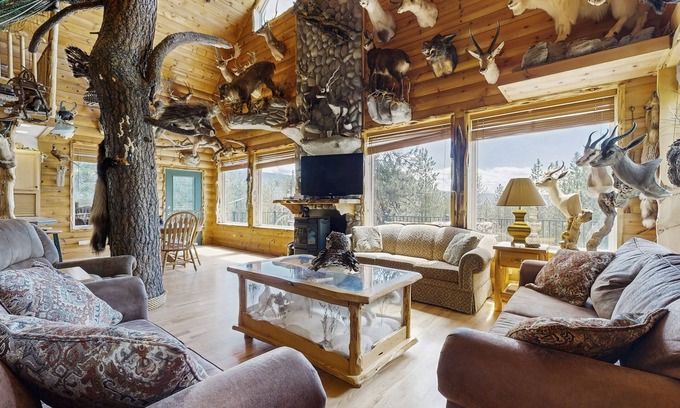 New Meadows House | Secluded hunting lodge with amazing mounted collection, deck & firepit - dogs OK