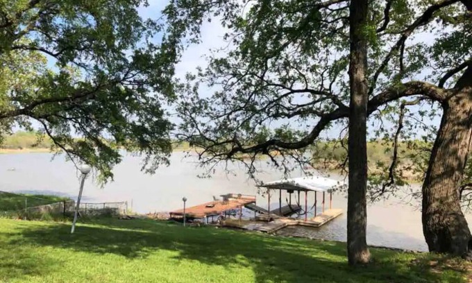 Dennis House | Secluded lake cabin - Waterfront with boat dock.