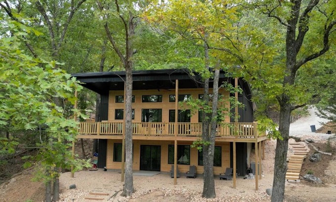 Sylvan Shores House | Secluded Lakefront! 4BR, Paradise Pad @ Beaver Lake, Sleeps 14