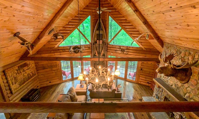 Kuttawa House | Secluded Log Home with Private Lake, Dock, and Firepit. SPECIAL: 3 NTS FOR 2PD