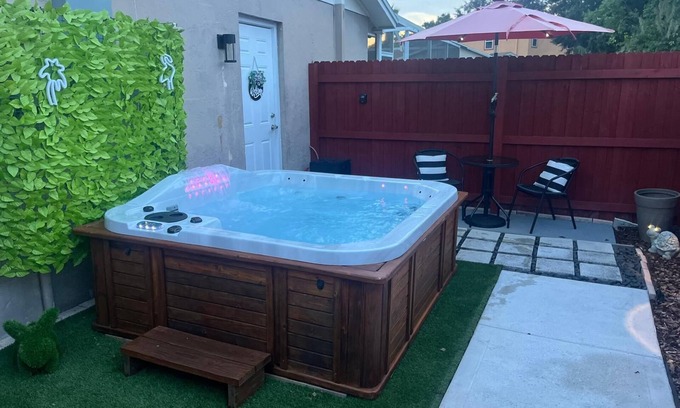 Citrus Park House | Secluded Lovers’ Escape – Cozy Apartment with Jacuzzi Under the Stars"