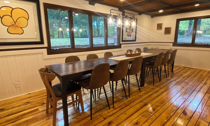 Cassville House | Secluded on a 6 acre ridge! 1 mile from Roaring River. Quiet and serene