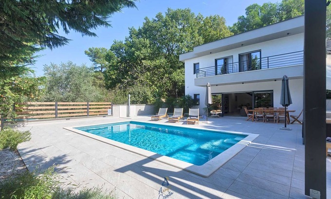 Pomer Villa | Secluded pine forest villa by the sea for up to 8 guests