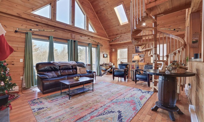 Briar Crest Woods Cabin | Secluded Retreat near Ski Resorts: Hot Tub, BBQ