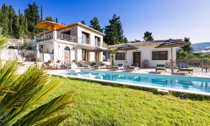 Vavkeri Villa | Secluded THE VIEW Villa ideal for 10 adults & 7 kids w/t ping pong & pool