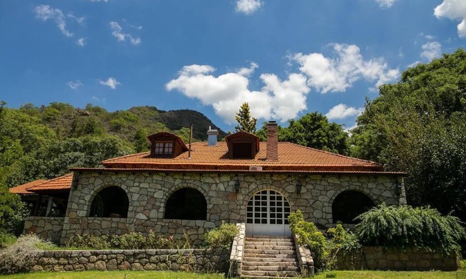 Coneta Bed & Breakfast | Secluded traditional Argentine Chateau - Near airport/center of town