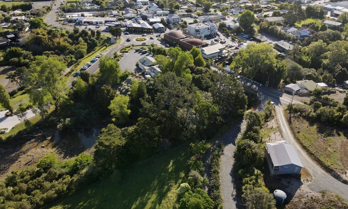Matakana Cottage | Secluded Two Bedroom Cottage Seconds away from Matakana