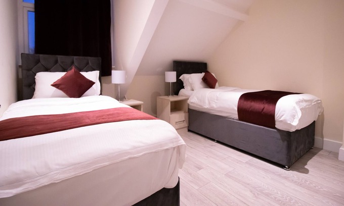 Rushmoor District Apartment | Second Floor, E-Elite-Suite-Private Bathroom