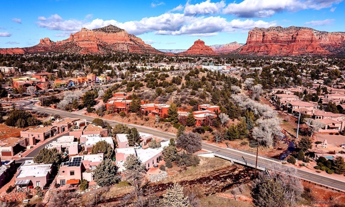 Oak Creek House | Sedona Beautiful Villa On The Wash-Walkable To Golf & Restaurants+Pets OK-Near Hiking!