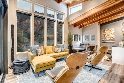Sedona House | Sedona Canyon Terrace modern mountain home tucked away in canyon, Chefs Kitchen, deck & views!