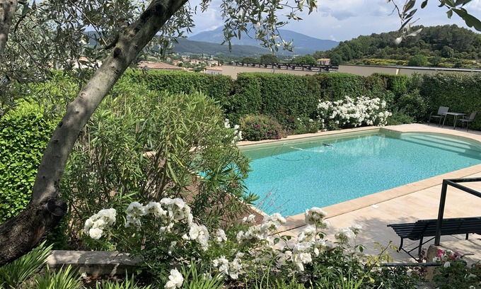 Vaison-la-Romaine Villa | Self-catered villa with private pool in a flowery garden with trees