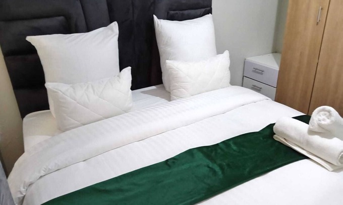 Greater Johannesburg Metropolitan Area Apartment | Self Catering 1-bedroom apartment in wonderful Johannesburg South with WiFi, AC