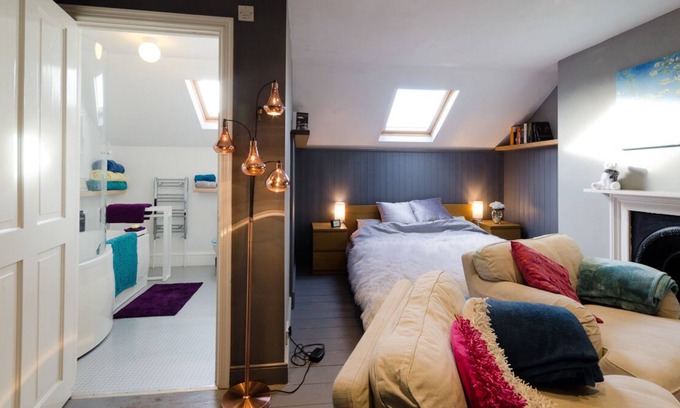 Tiverton Apartment | Self-contained loft space in my house - please check out Airbnb reviews!