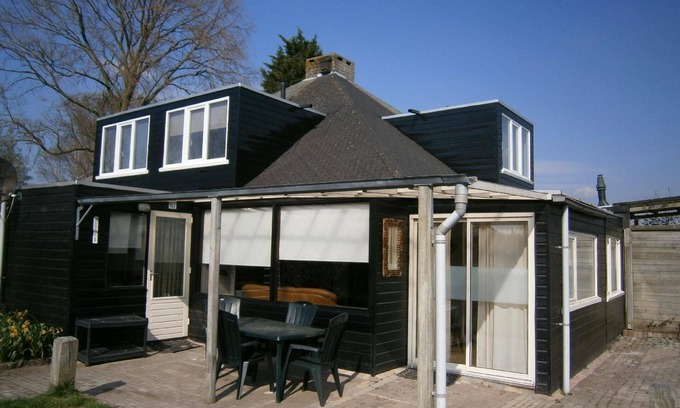 Stavenisse House | Semi-detached house for six people