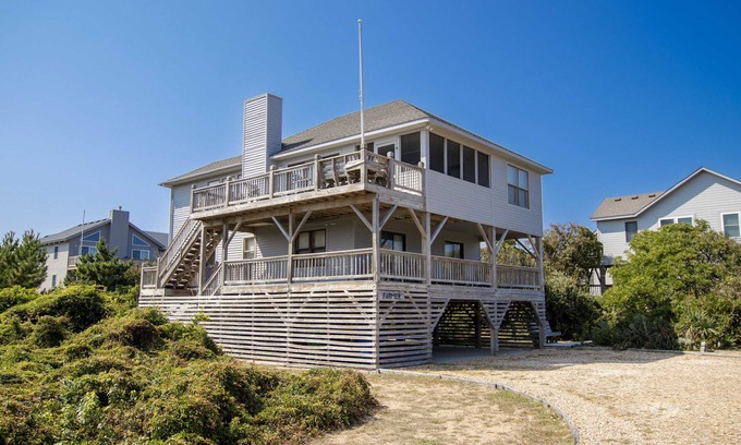 Duck House | Semi-Oceanfront, secluded Beach Cottage, Close to Beach! SA210, Farmer