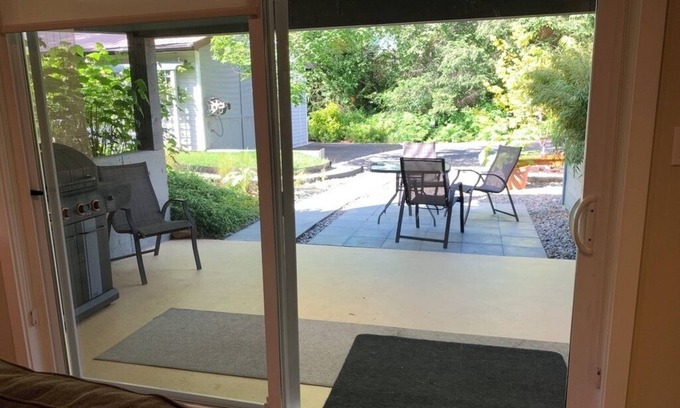 Regional District of Nanaimo Apartment | Semi-Rural Retreat in Deep Bay