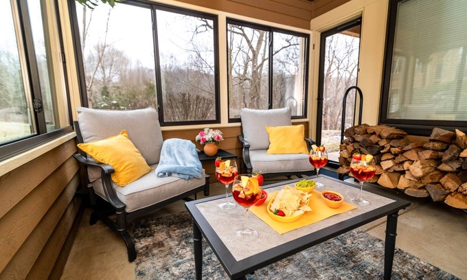 The Galena Territory House | SemiPrivate Pool/Cozy Porch/Walk to Resort, Spa and Golf!