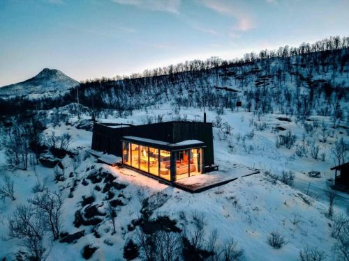 Knarrvika House | Senjavista, near nature, sea and mighty mountains
