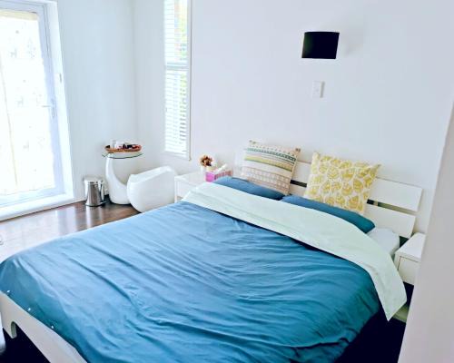 Forrest Hill House | Separate Entry Guest Room with Private Bathroom in Forrest hill