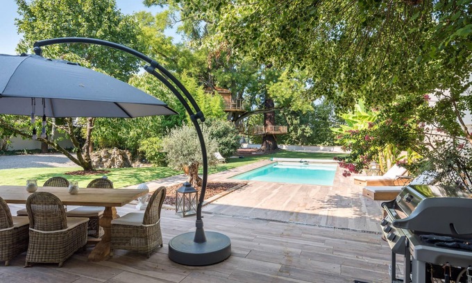 Beauregard Villa | Séquoia - Newly refurbished mansion by the river with pool and garden