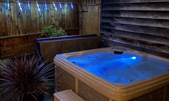 Leominster Cottage | Serafina cottage with hot tub