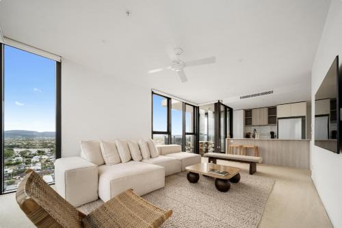 Burleigh Heads Apartment | Seren - Luxury Ocean Views With Pool And Gym