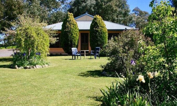 Wooragee House | Serena Cottages Beechworth - Your Country Getaway - 2