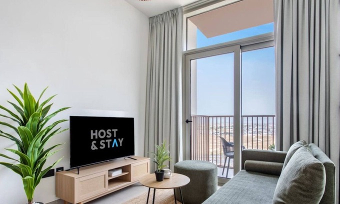 Dubai Apartment | Serene 1BR Getaway In Collective