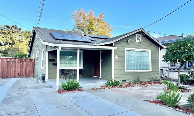 Willow Glen House | Serene 2BR Bungalow - Parking + Laundry + Sleep 6