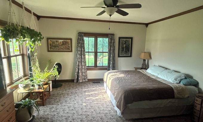Morrison House | Serene 3-bedroom farmhouse near Lambeau and Bay Beach