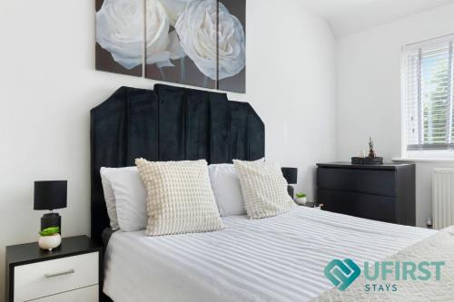 Woodthorpe House | Serene 3BR House - Hot Tub - Near Castle, QMC - City Centre & Trent Bridge - Free WiFi & Parking - Sleeps 6