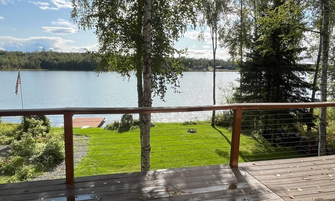 Meadow Lakes House | Serene and Private Lake House