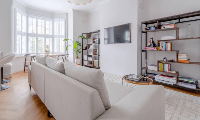 Dulwich Apartment | Serene and Sleek 2 Bedroom flat in Peckham