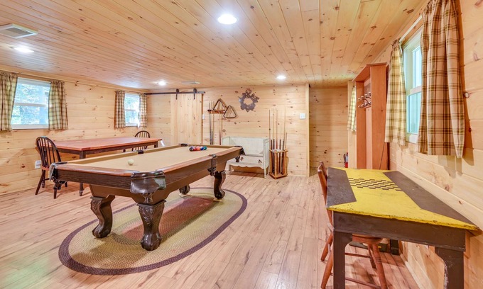 Boalsburg Cabin | Serene Centre Hall Cabin w/Stream On-Site!