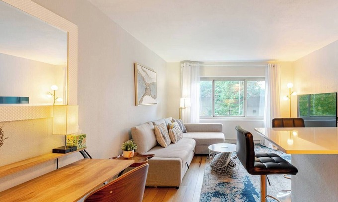 First Hill Condo | Serene downtown Seattle condo - Walk to Convention Center, Pike Place, top sites